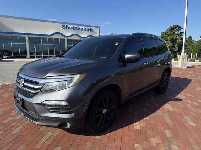 Used 2017 Honda Pilot Touring image 1