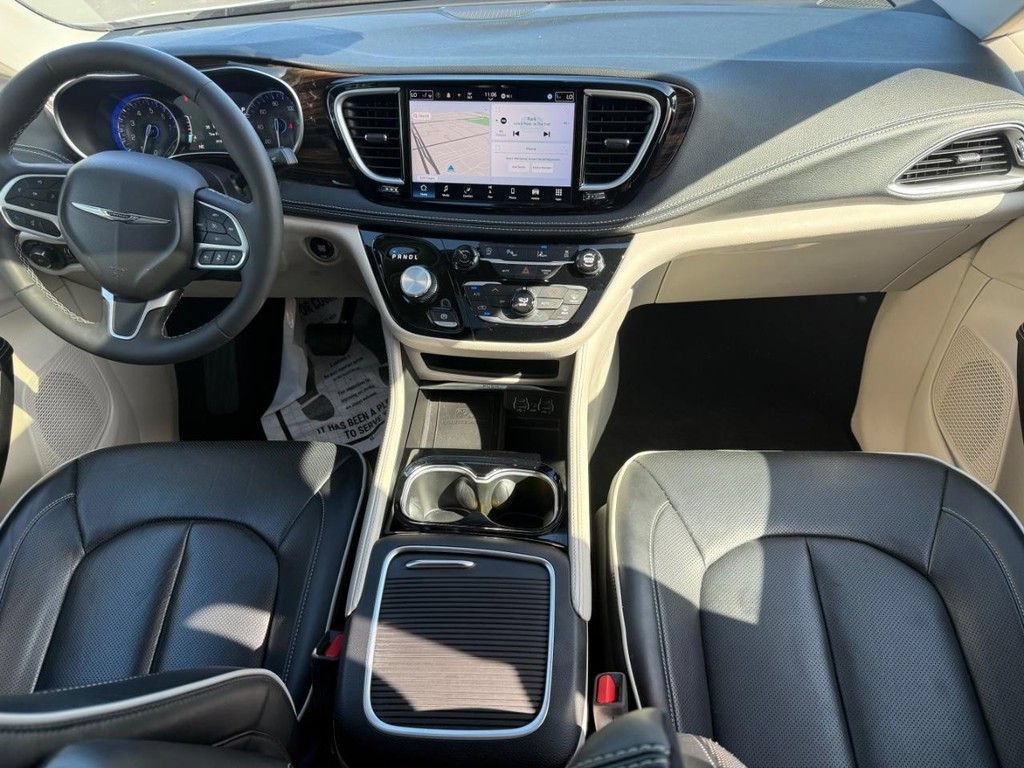 Used 2024 Chrysler Pacifica Limited FWD image 14