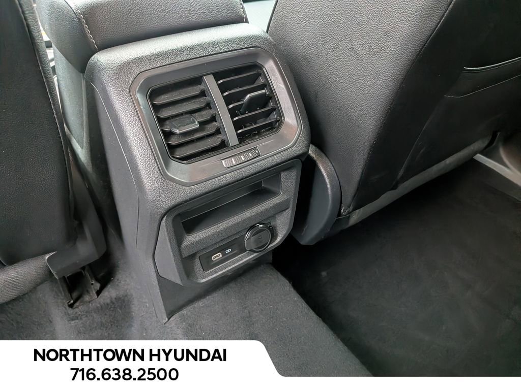 Used 2021 Volkswagen Tiguan SE image 32