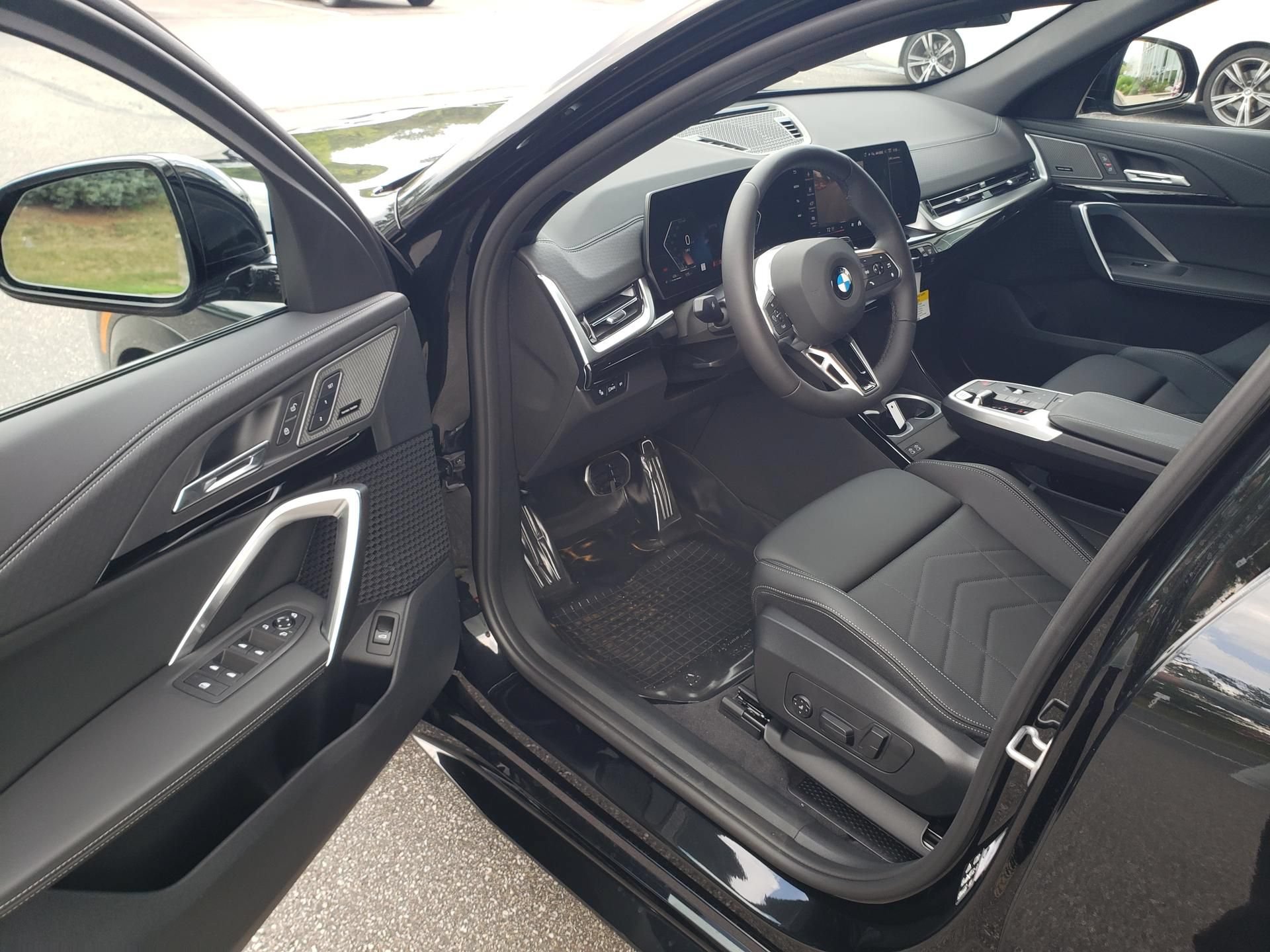 New 2026 BMW X2 xDrive28i w/ M Sport Package AWD/4WD image 10