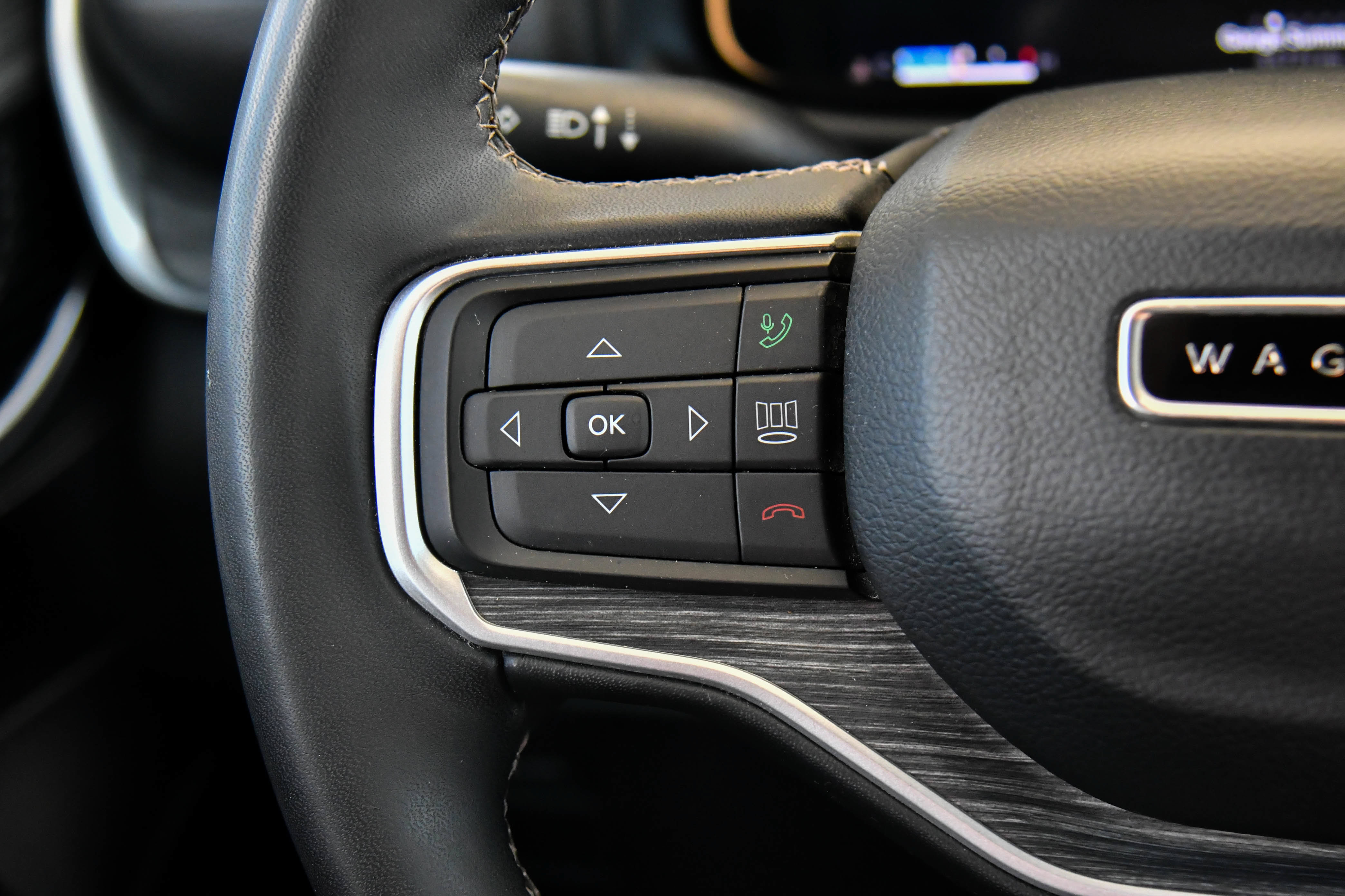 Used 2024 Jeep Wagoneer L Series II RWD image 37