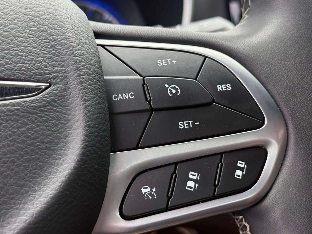 Used 2025 Chrysler Pacifica Select FWD image 22
