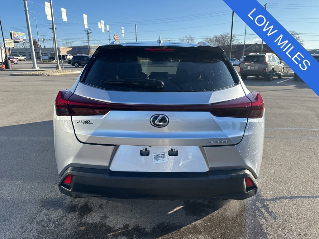 Used 2025 Lexus UX 300h FWD image 5