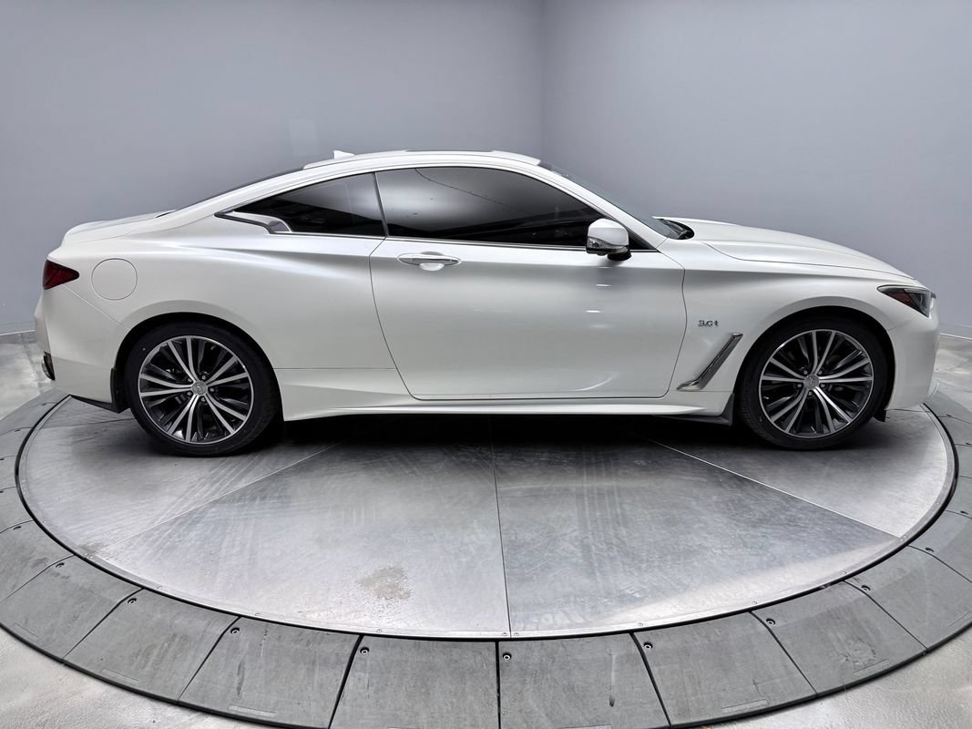 Used 2019 INFINITI Q60 3.0t Luxe w/ Essential Package AWD/4WD image 4