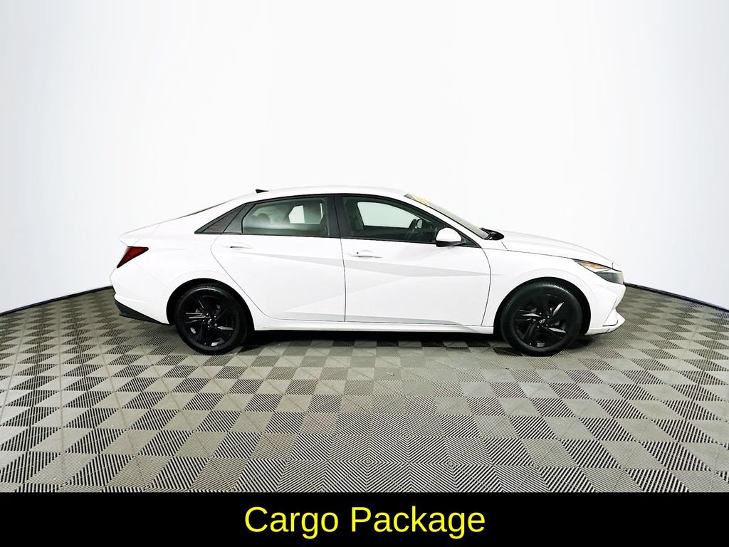 Used 2022 Hyundai Elantra SEL w/ Cargo Package FWD image 11