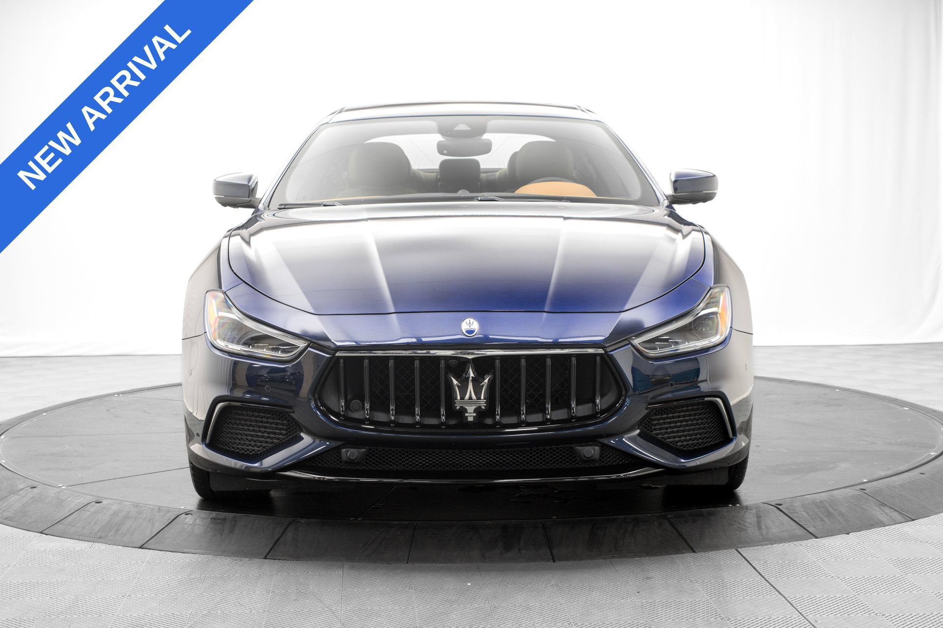 Used 2023 Maserati Ghibli Modena Q4 AWD/4WD image 2