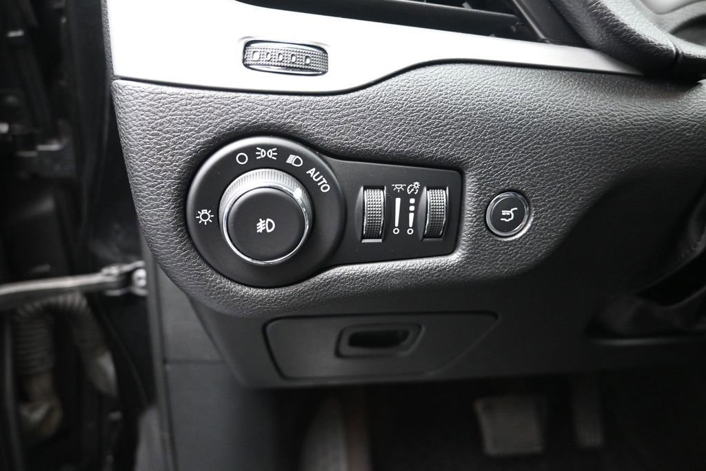 Used 2017 Jeep Cherokee Trailhawk w/ Comfort/Convenience Group AWD/4WD image 12