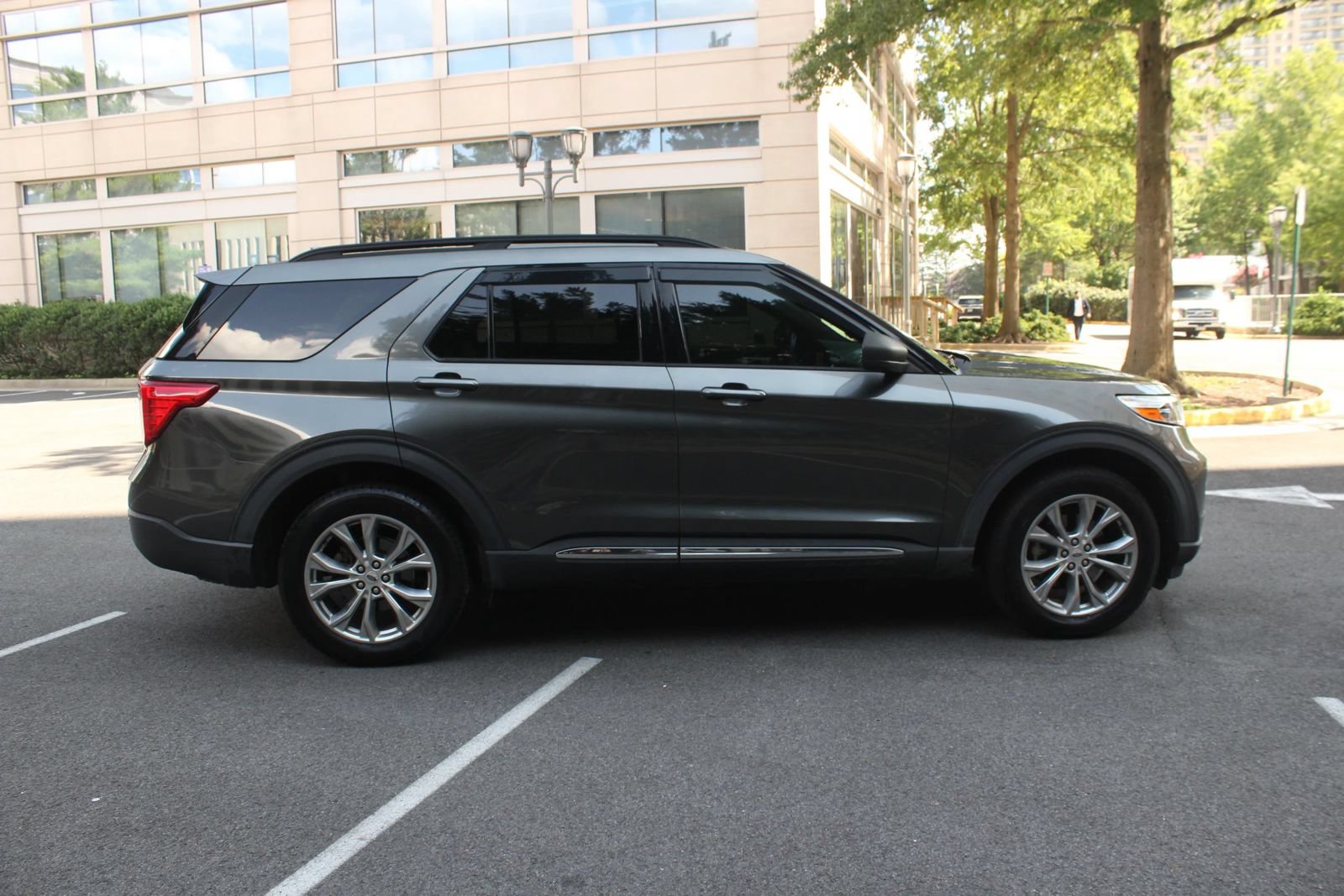 Used 2020 Ford Explorer XLT w/ Equipment Group 202A AWD/4WD image 6
