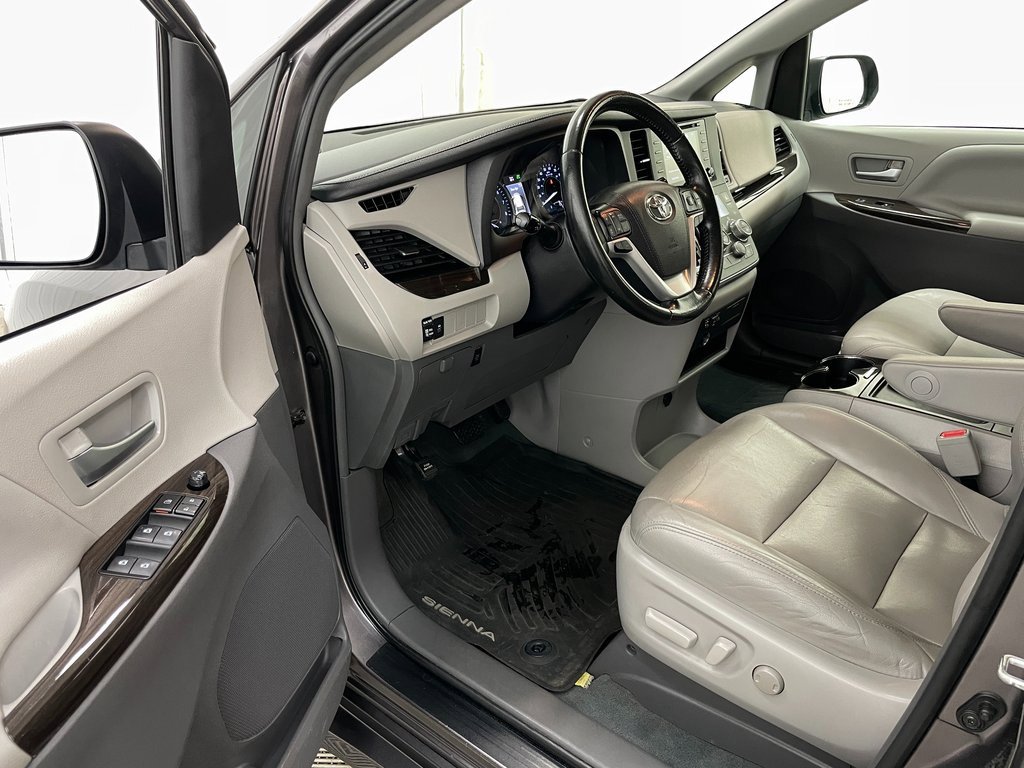 Used 2019 Toyota Sienna XLE image 25