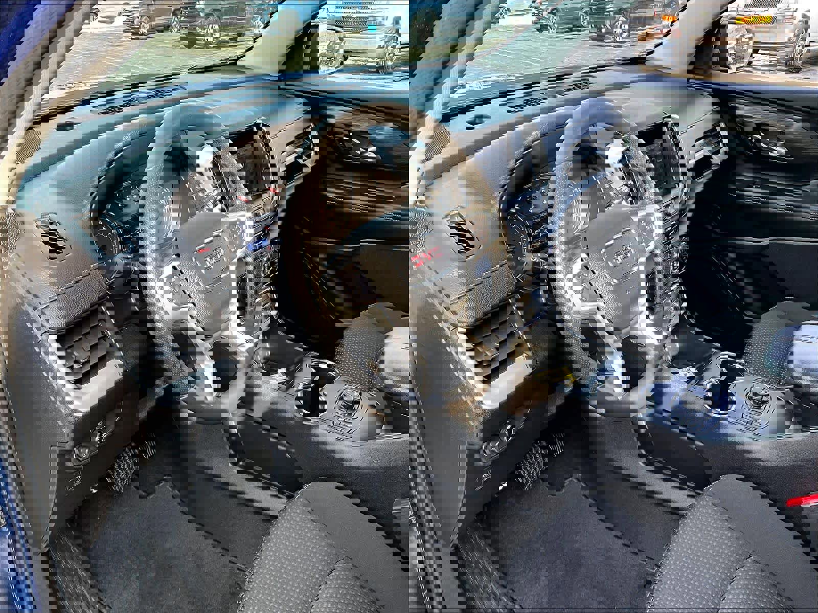 Used 2022 GMC Terrain SLE w/ Driver Convenience Package image 8