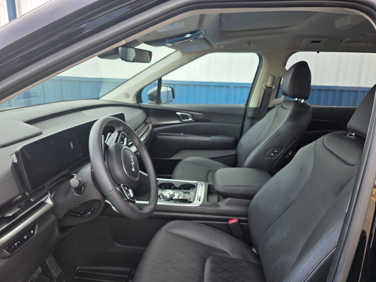 Used 2025 Kia Carnival SX w/ SX Dark Edition Package FWD image 5