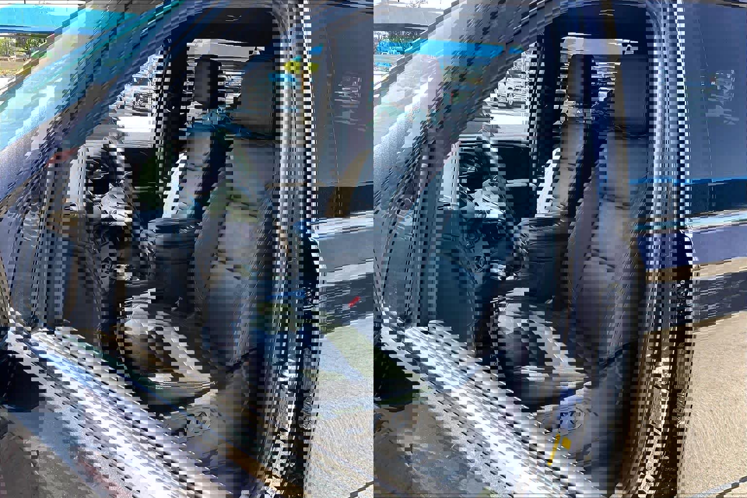 Used 2023 Chevrolet Suburban LT w/ Luxury Package image 9