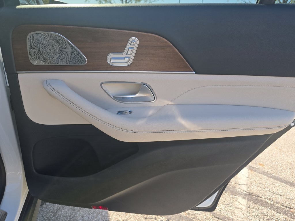 Used 2024 Mercedes-Benz GLS 450 4MATIC image 22
