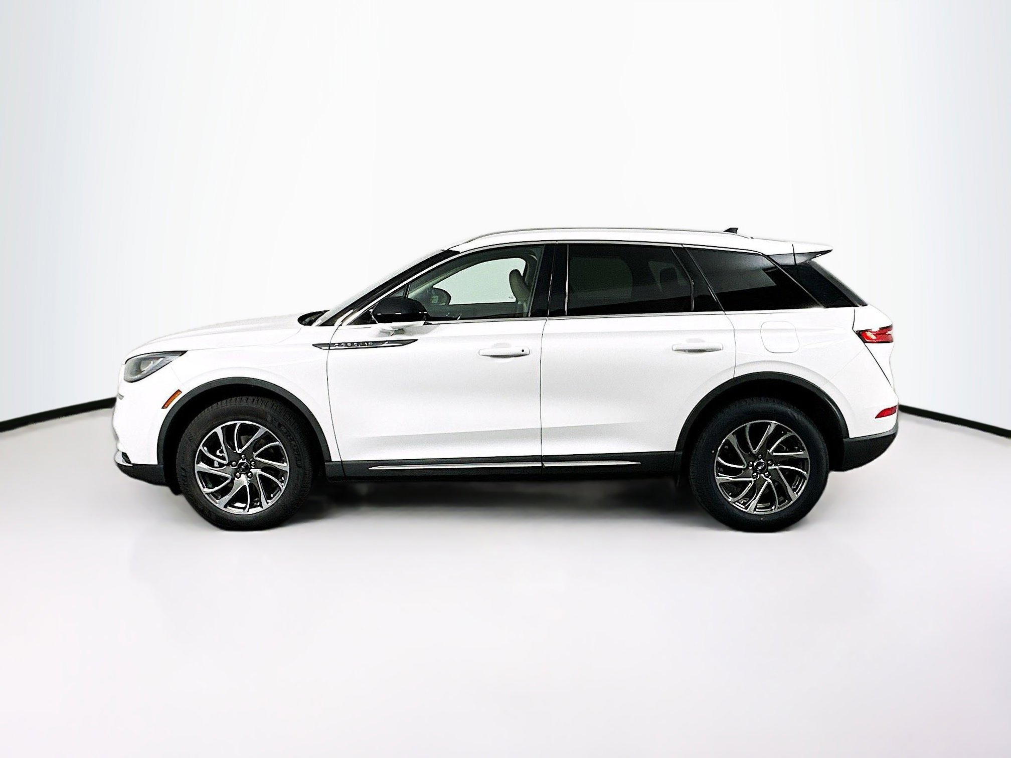 Used 2022 Lincoln Corsair AWD w/ Equipment Group 101A image 4