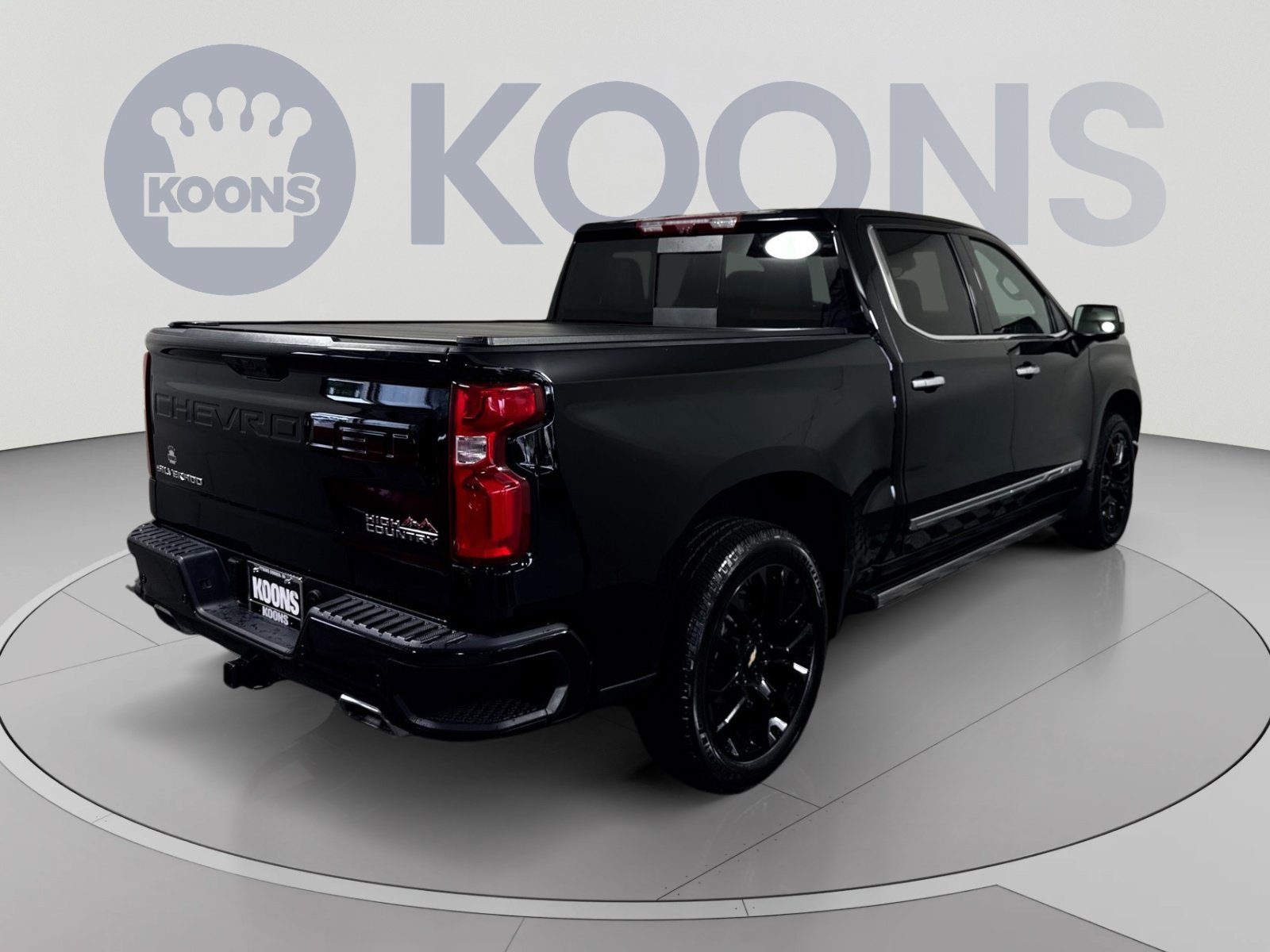Used 2024 Chevrolet Silverado 1500 High Country w/ High Country Premium Package AWD/4WD image 7