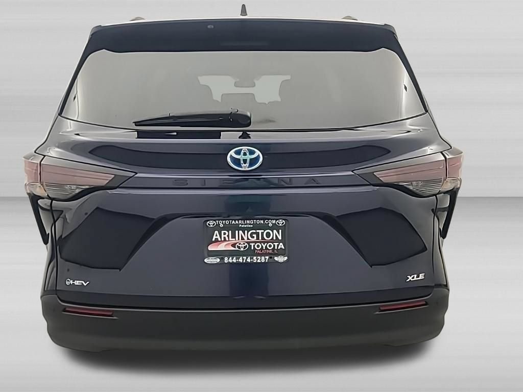 Used 2025 Toyota Sienna XLE FWD image 6