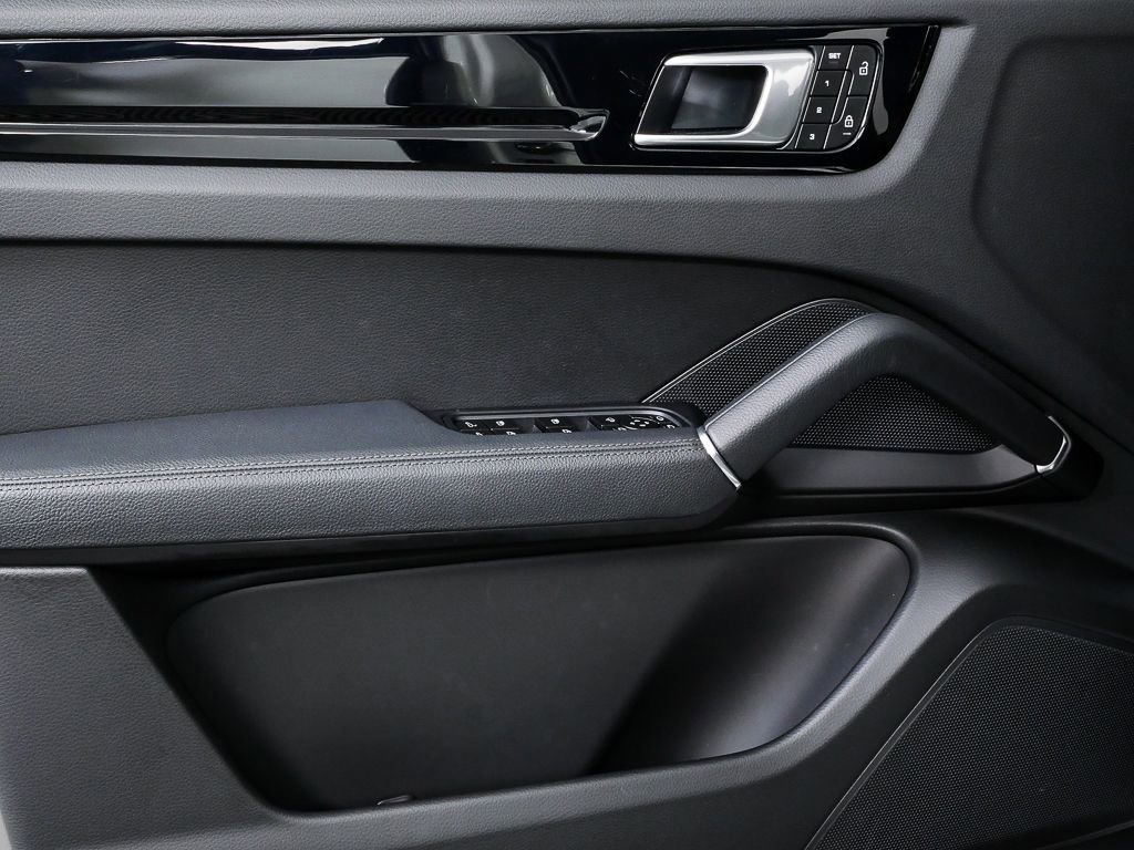 Certified 2023 Porsche Cayenne AWD/4WD image 6