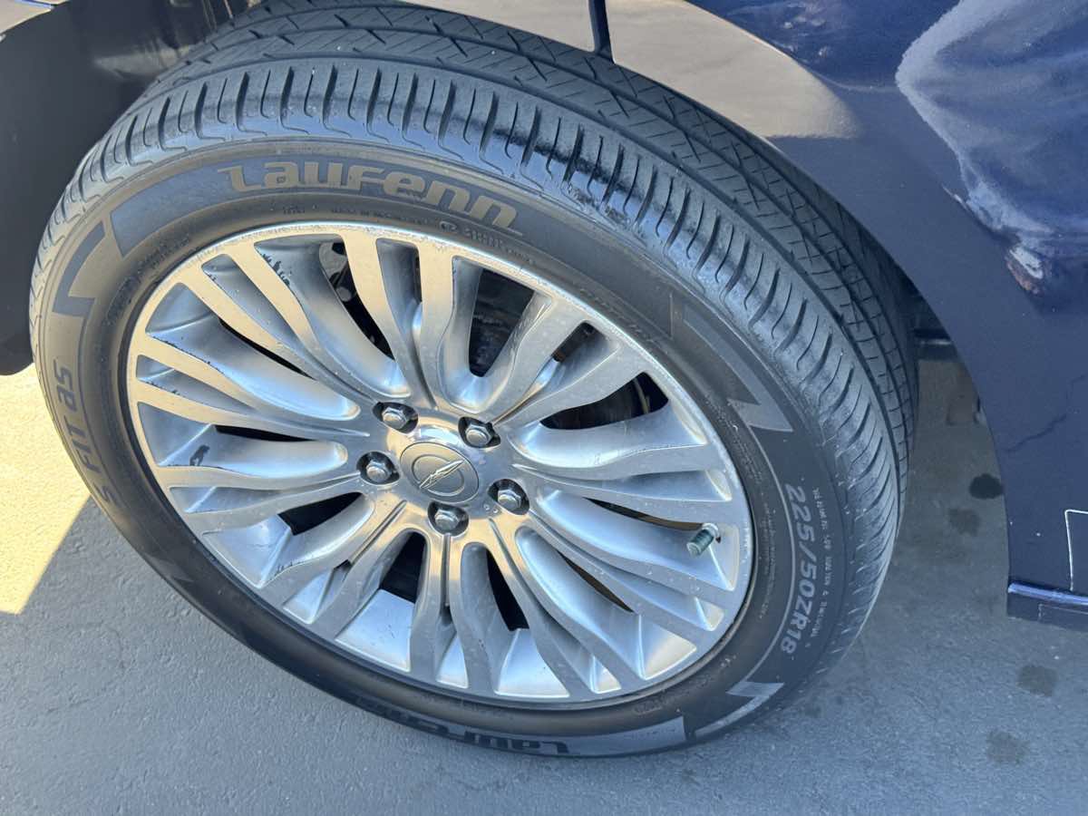 Used 2012 Chrysler 200 Limited FWD image 22