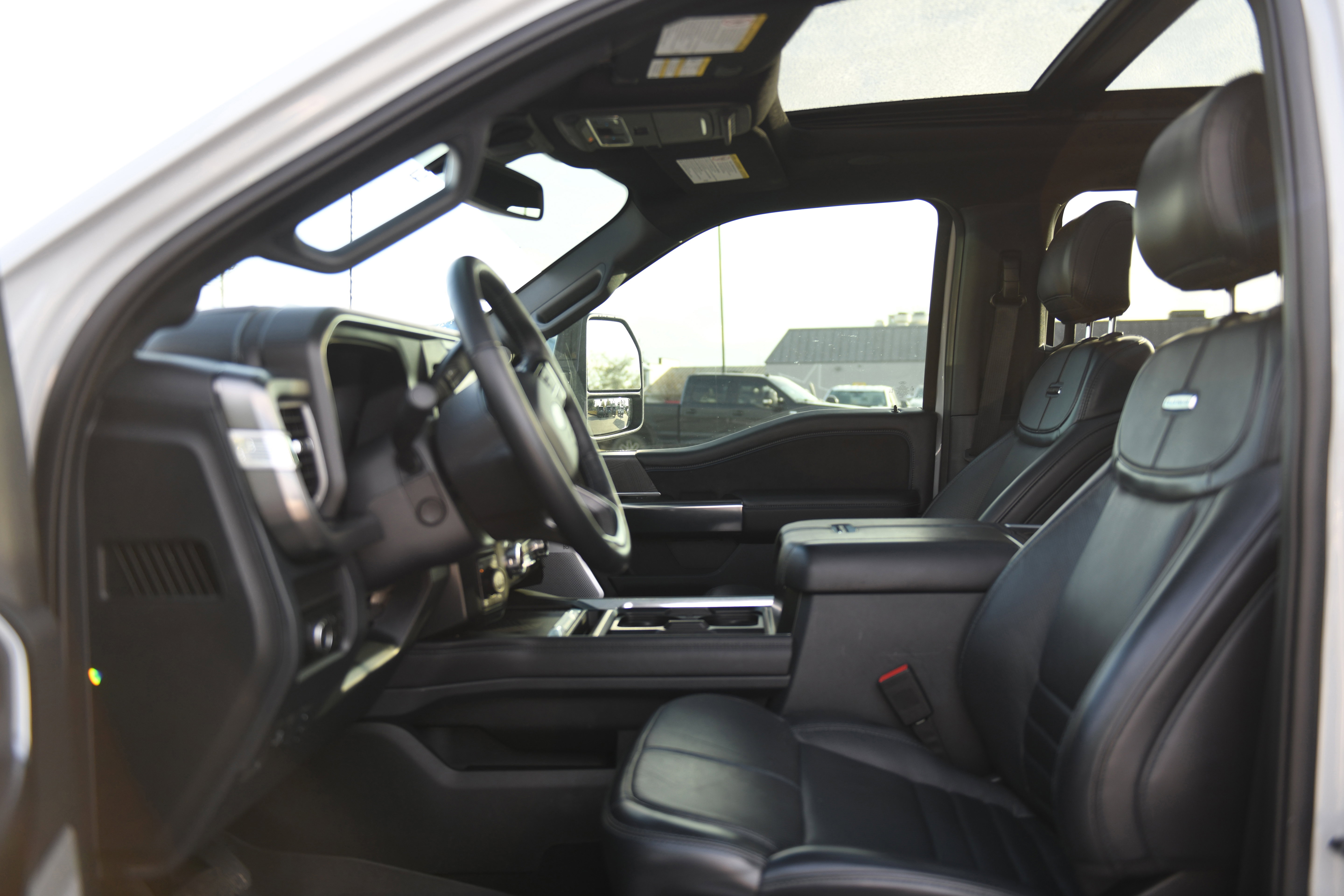 Used 2025 Ford F250 Platinum w/ Tremor Off-Road Package image 25