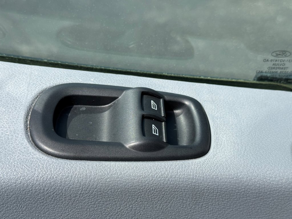 Used 2019 Ford Transit 250 130 Low Roof RWD image 13