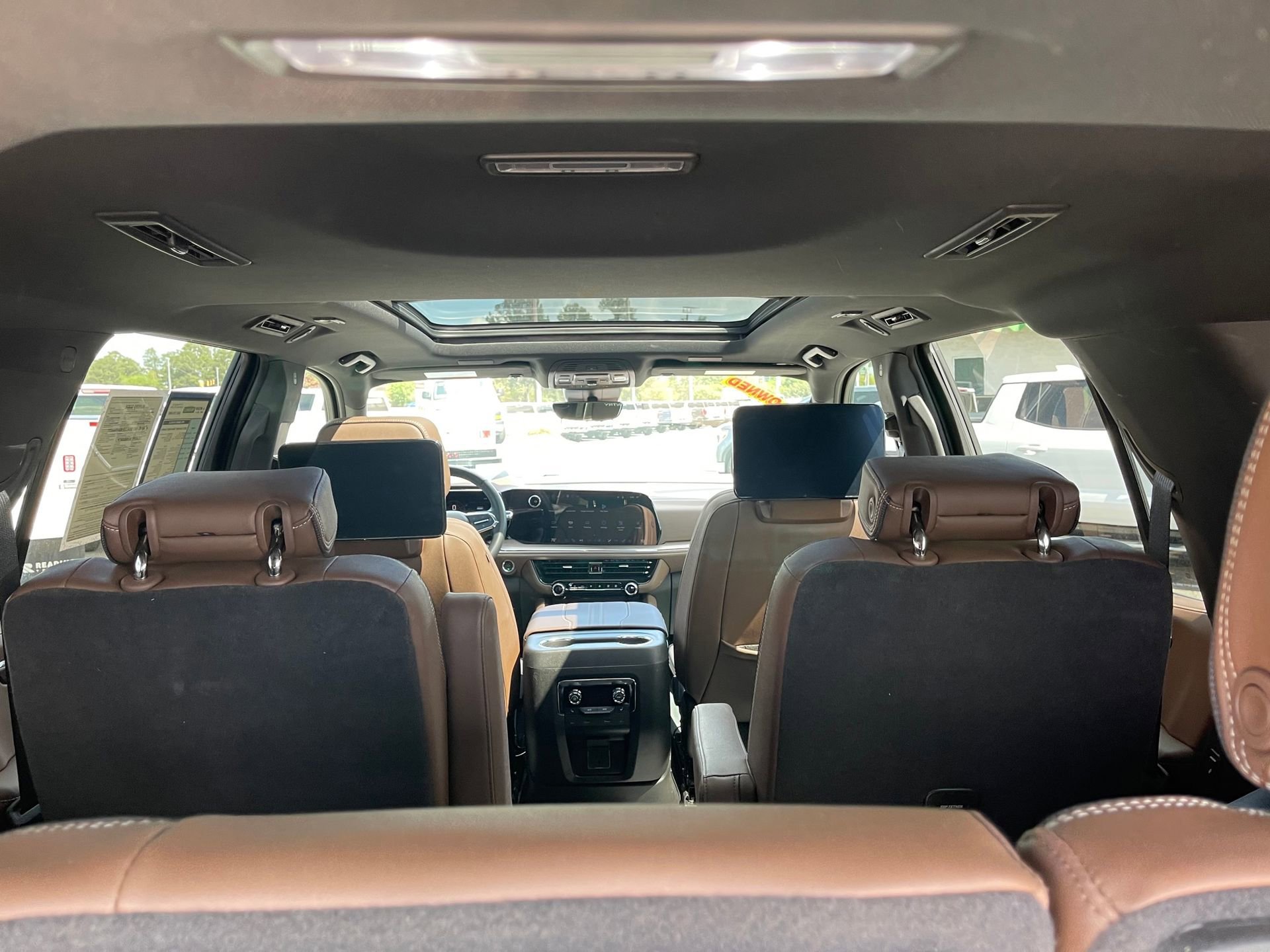 Used 2025 Chevrolet Tahoe High Country image 24