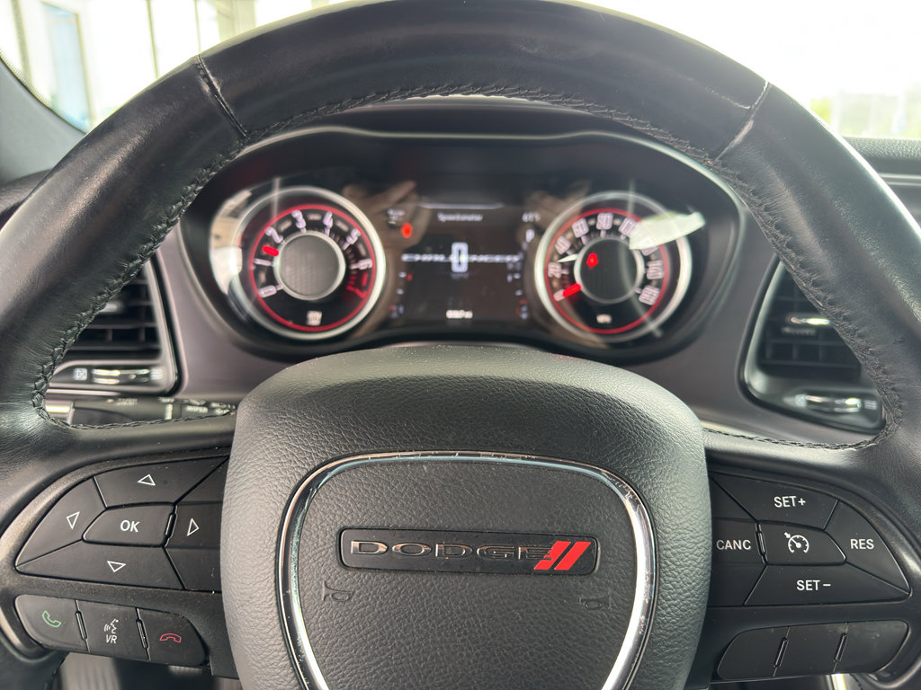 Used 2016 Dodge Challenger SXT RWD image 15