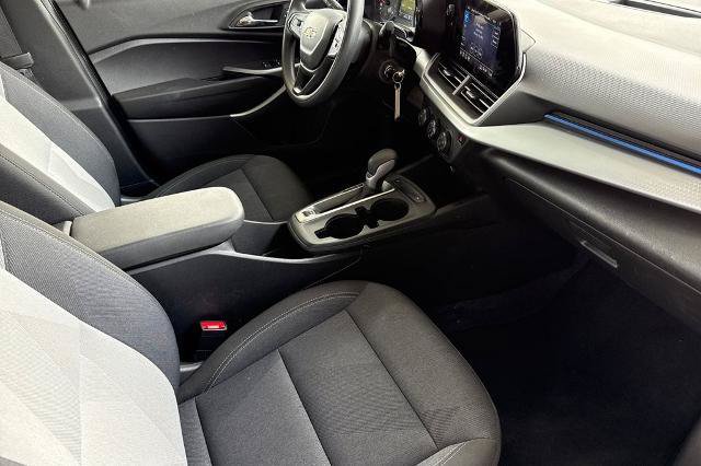 Used 2025 Chevrolet Trax LS FWD image 23