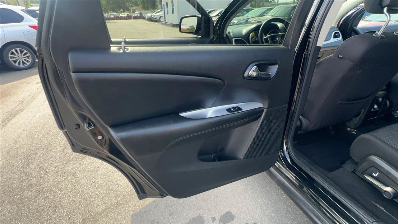 Used 2015 Dodge Journey SXT w/ Flexible Seating Group FWD image 30