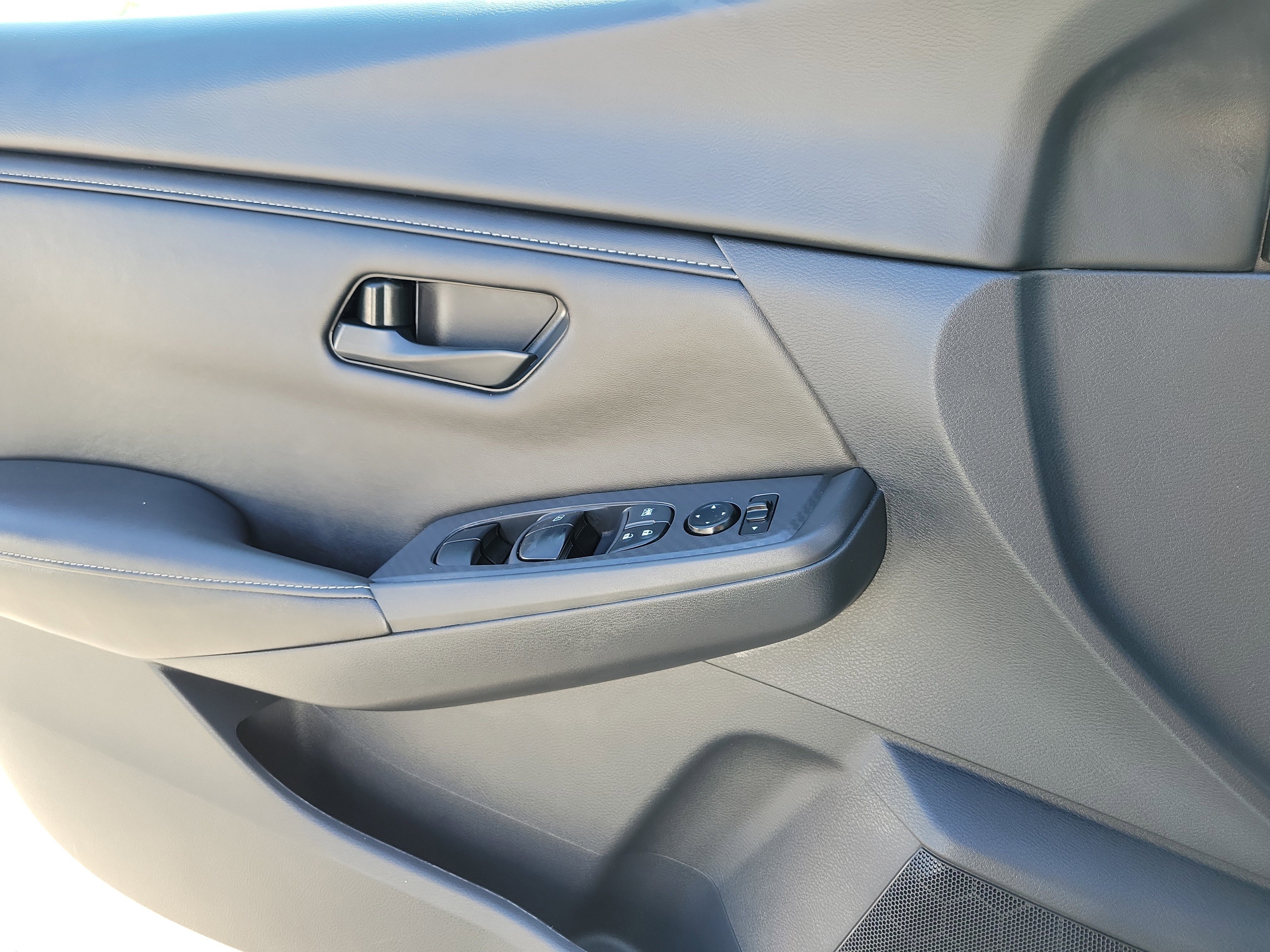 Used 2025 Nissan Sentra S image 18