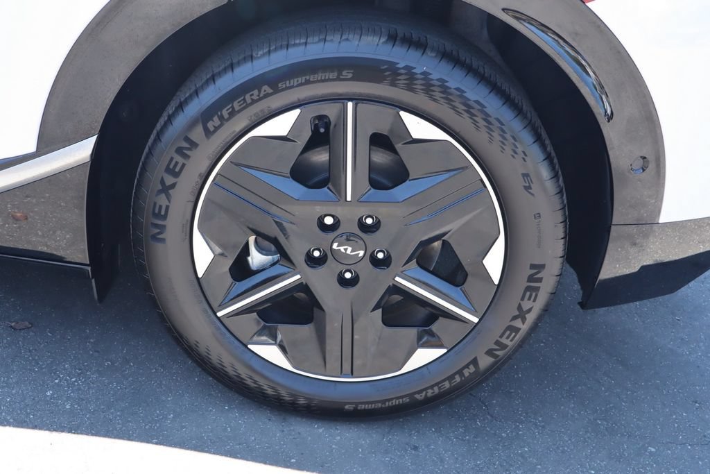 Used 2025 Kia EV6 Wind RWD image 13