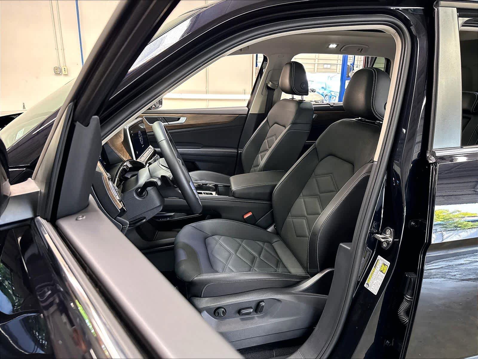Certified 2026 Volkswagen Atlas SE w/ Panoramic Sunroof Package FWD image 24