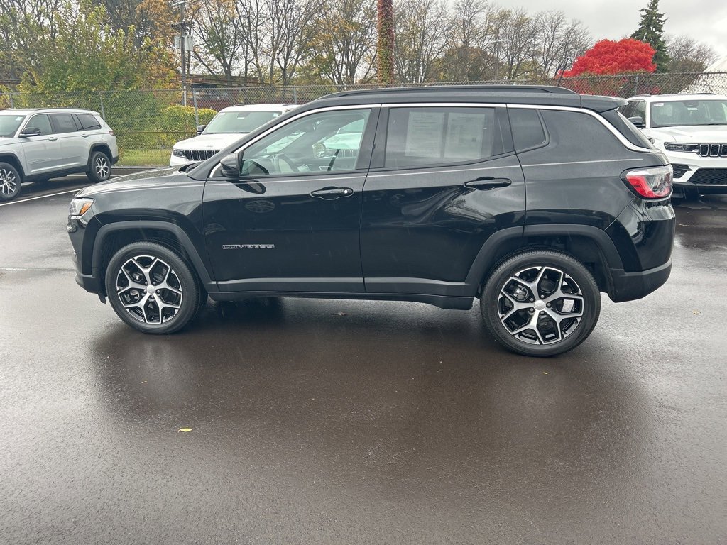 Used 2024 Jeep Compass Limited image 7