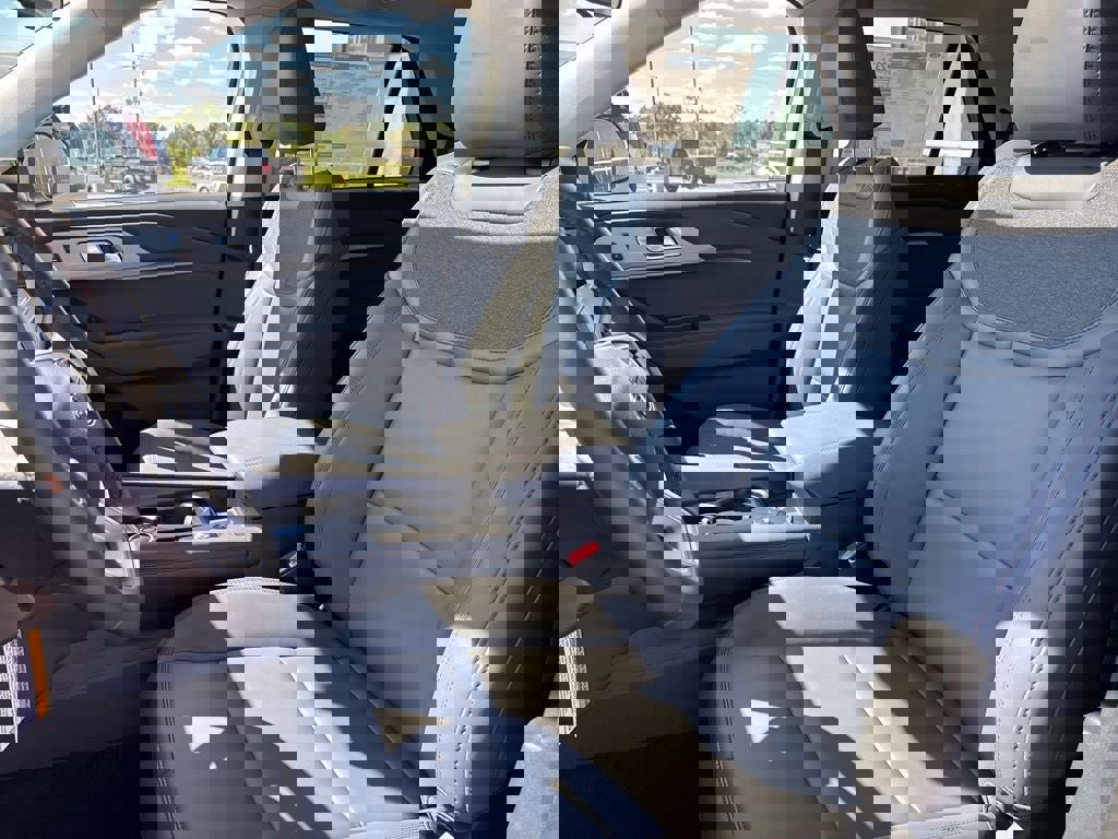 New 2025 Ford Explorer Active w/ Active Comfort Package image 9