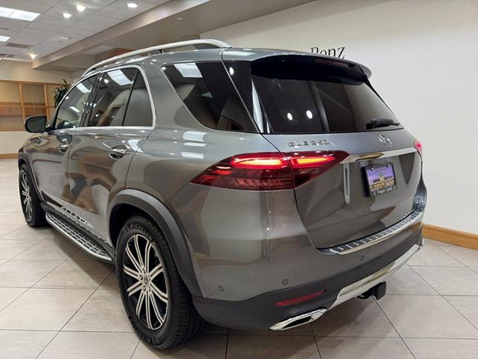 Certified 2025 Mercedes-Benz GLE 350 4MATIC image 3