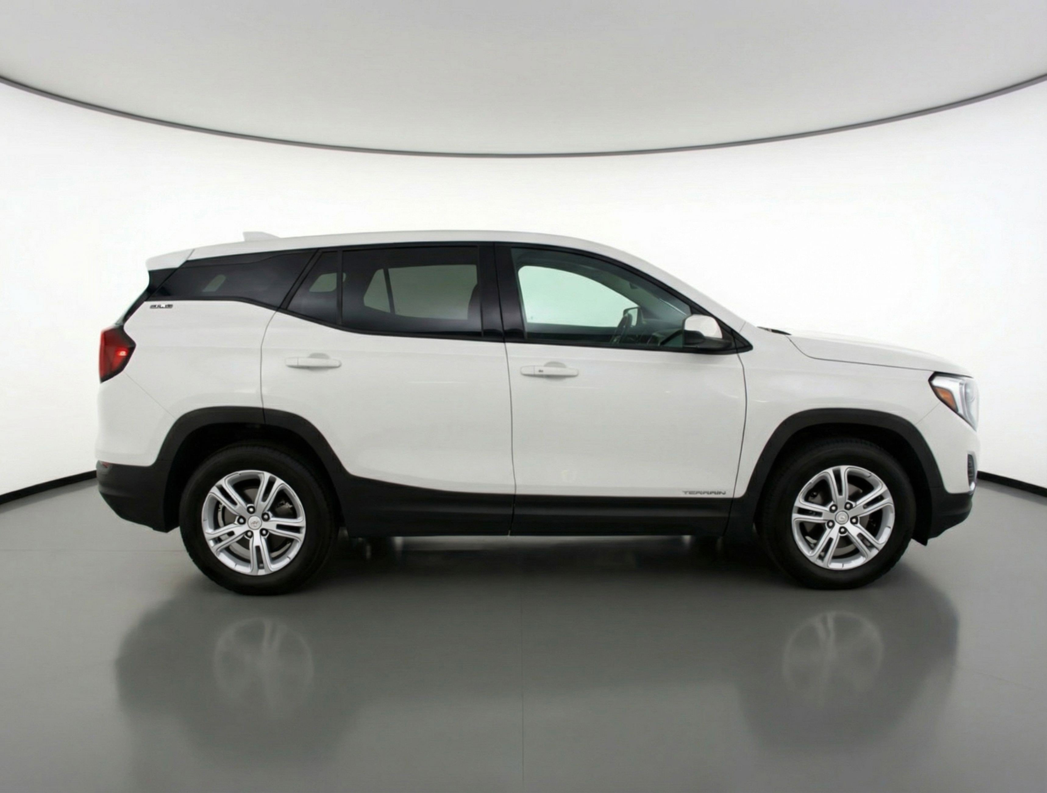 Used 2024 GMC Terrain SLE image 11