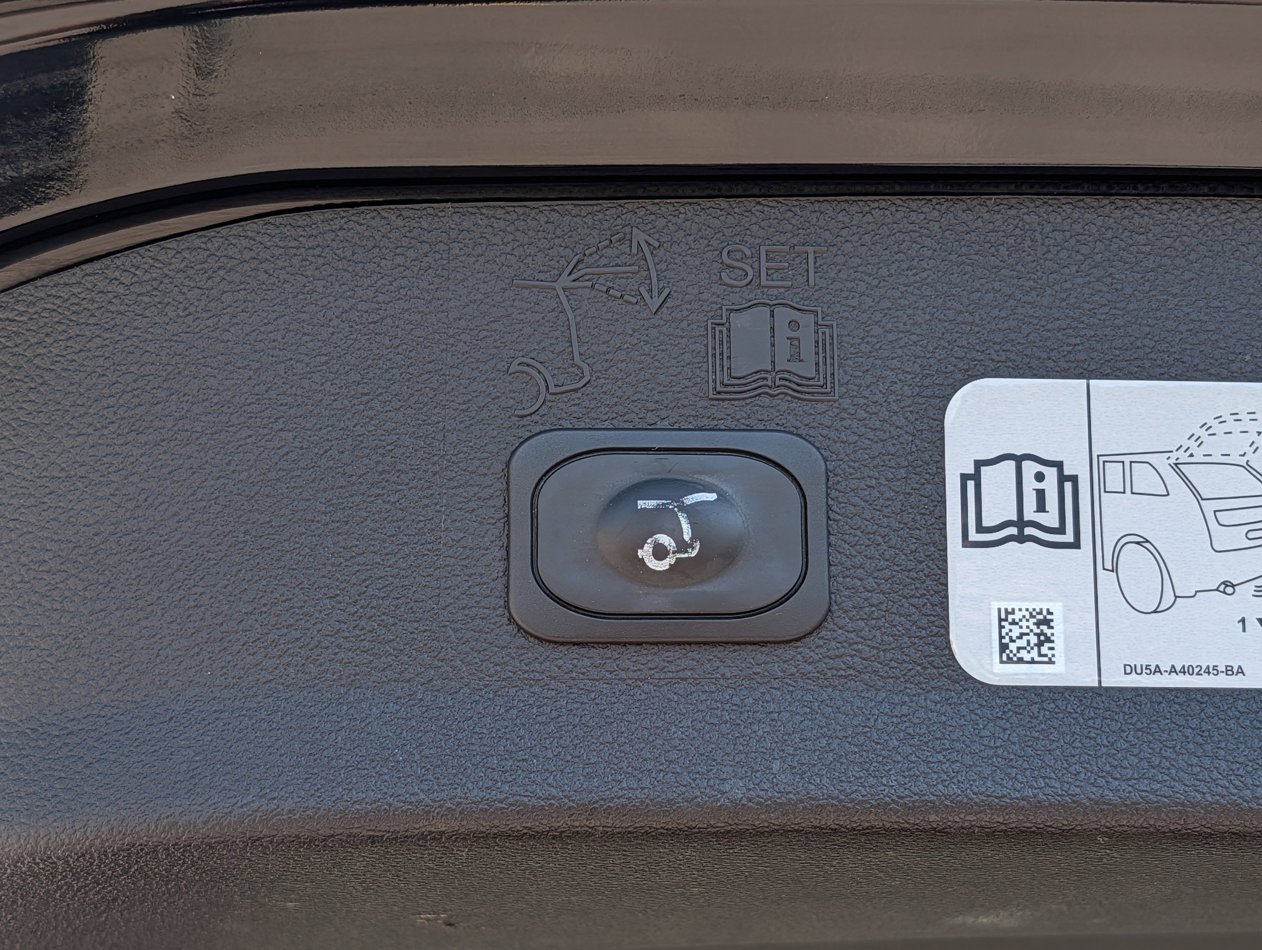 Certified 2017 Ford Escape Titanium FWD image 14