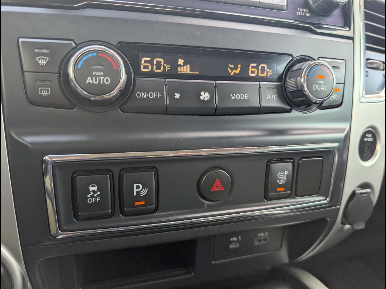 Used 2020 Nissan Titan SV w/ SV Convenience Package image 15