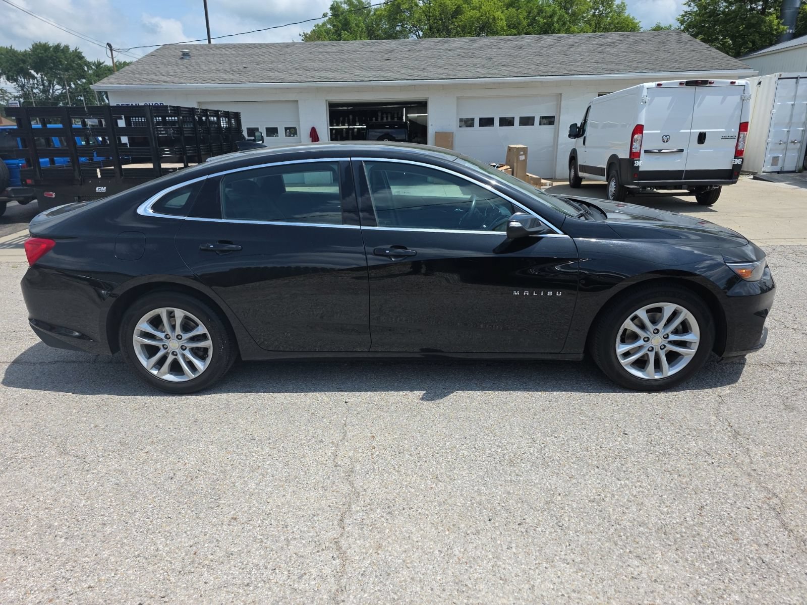 Used 2018 Chevrolet Malibu LT FWD image 4