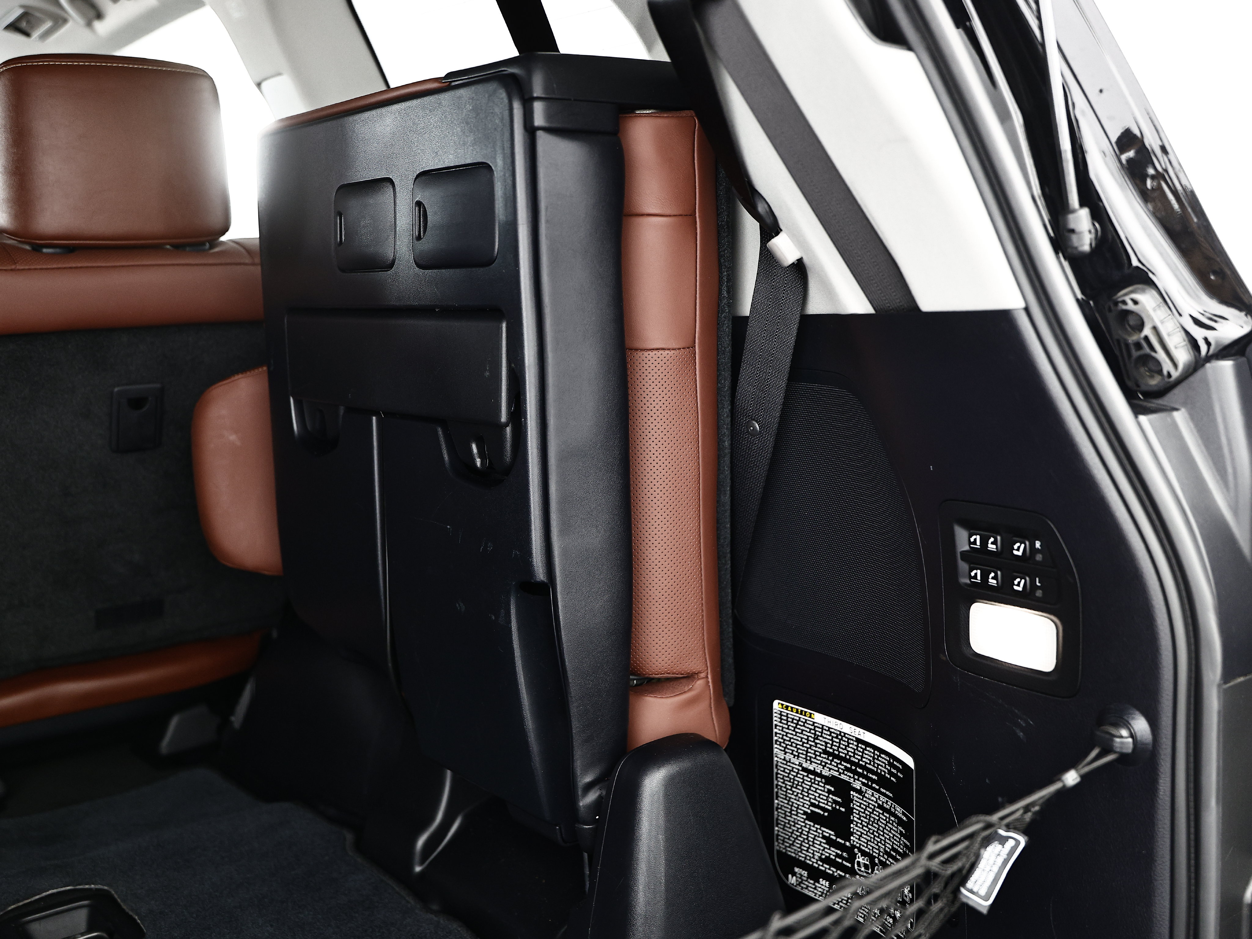 Used 2019 Lexus LX 570 4WD w/ Luxury Package image 36