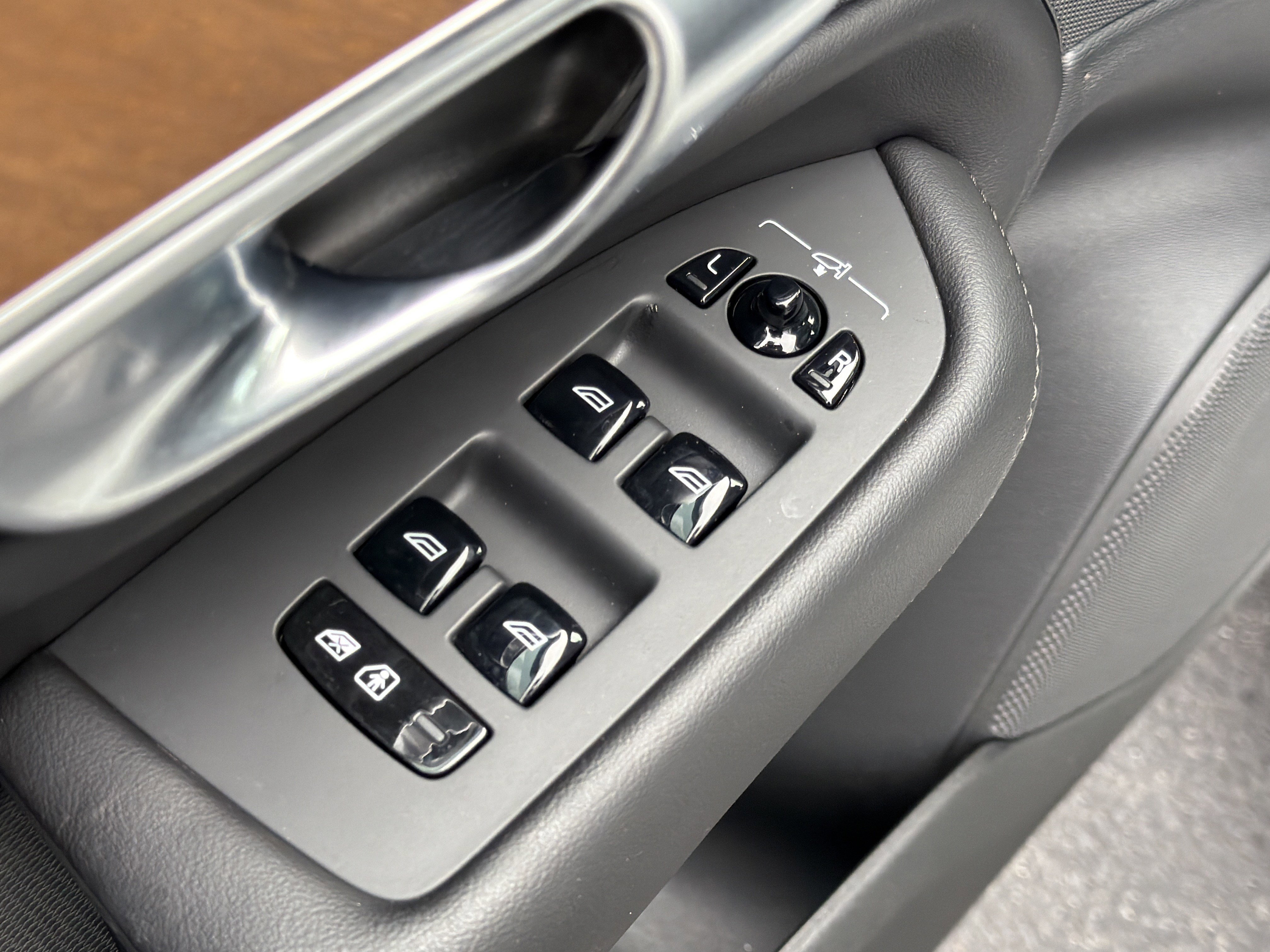 Certified 2024 Volvo XC90 B6 Plus w/ Protection Package Premier image 15