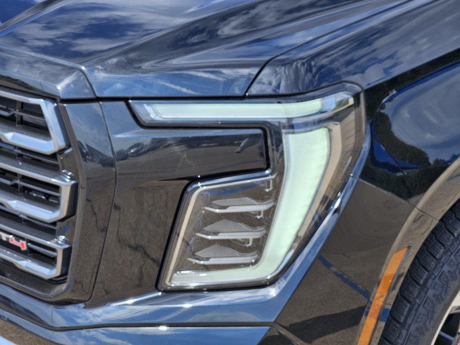 New 2026 GMC Yukon AT4 w/ AT4 Premium Plus Package AWD/4WD image 5
