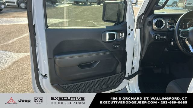 Used 2022 Jeep Wrangler Unlimited Sahara w/ Cold Weather Group AWD/4WD image 8