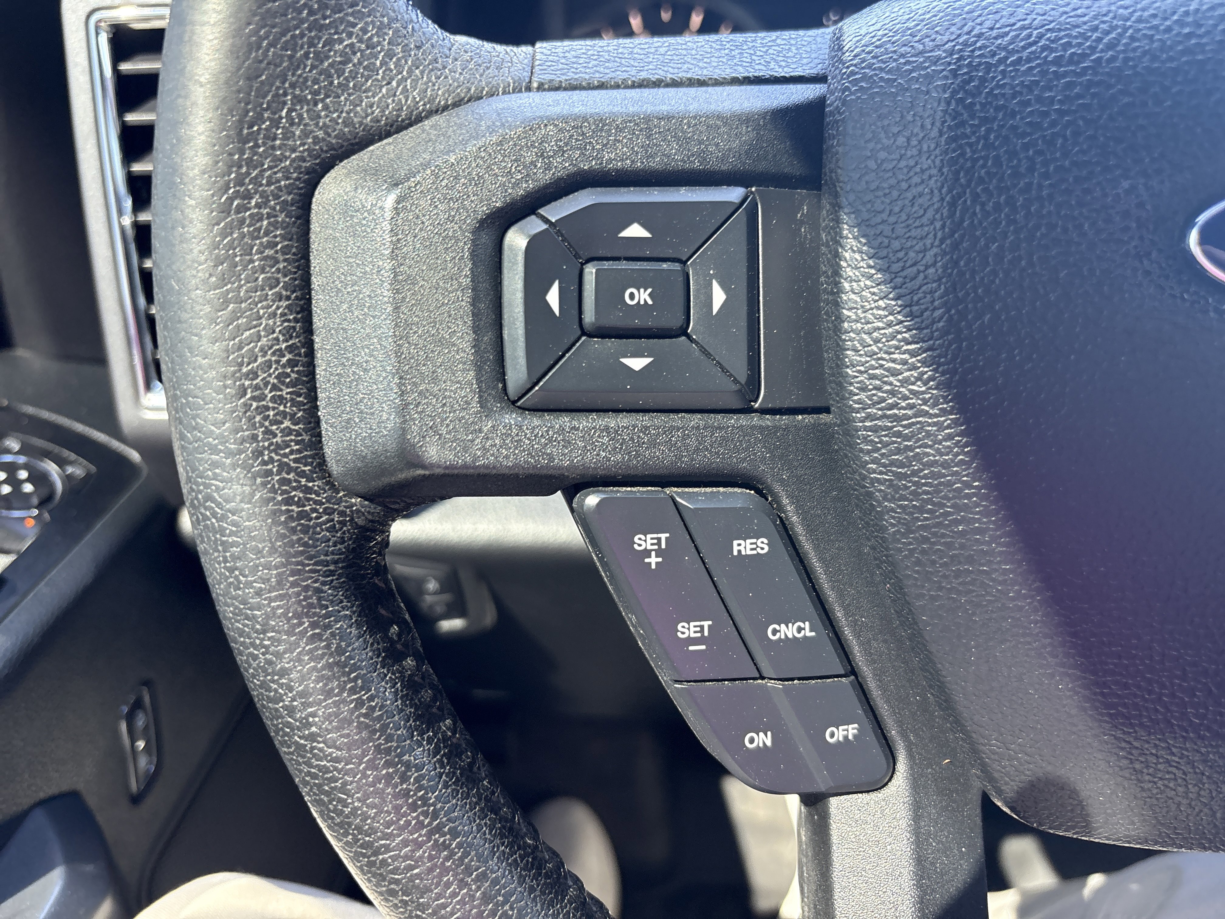 Used 2015 Ford F150 XLT w/ Equipment Group 302A Luxury AWD/4WD image 19