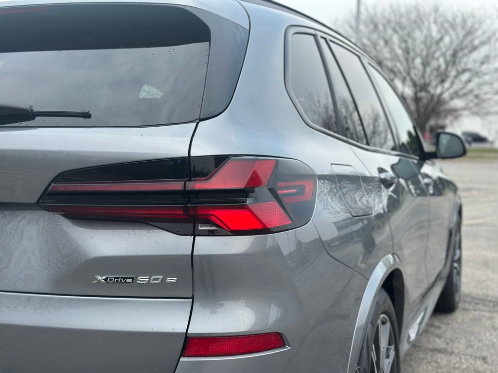 New 2026 BMW X5 xDrive50e w/ M Sport Package AWD/4WD image 11