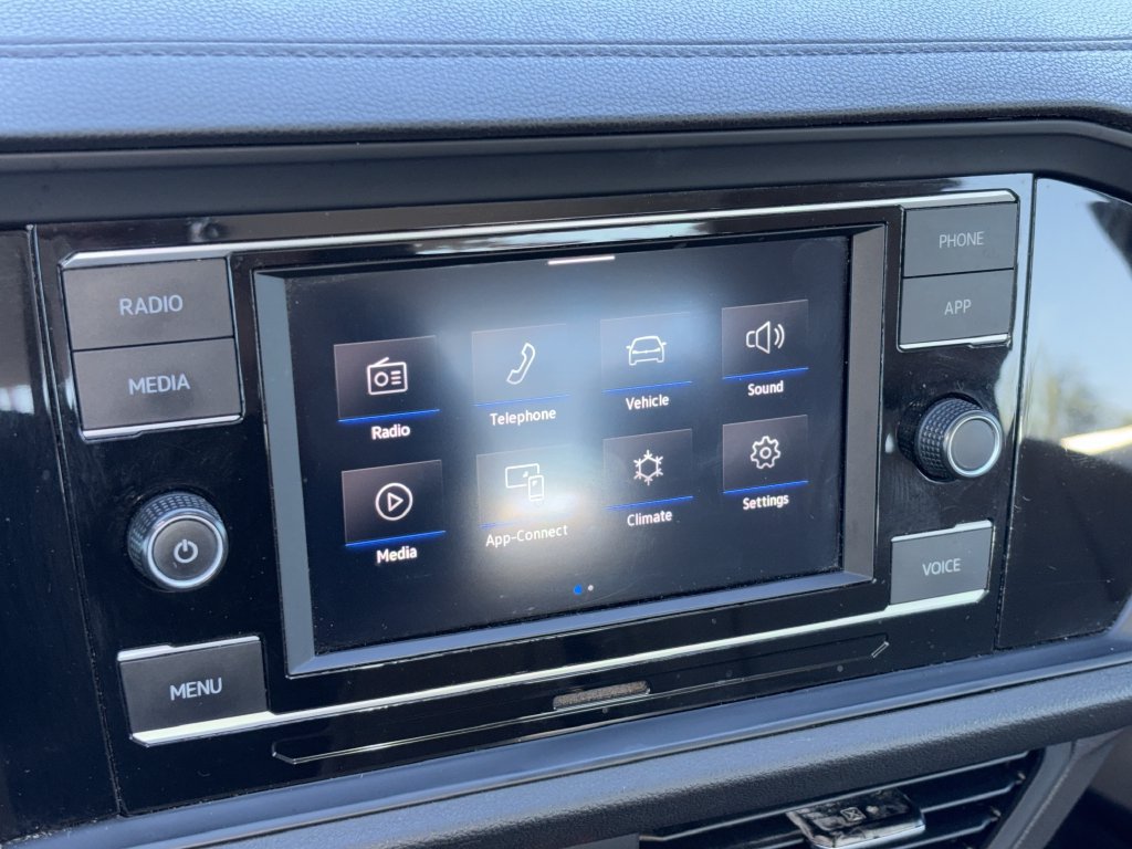 Used 2020 Volkswagen Jetta SE FWD image 2