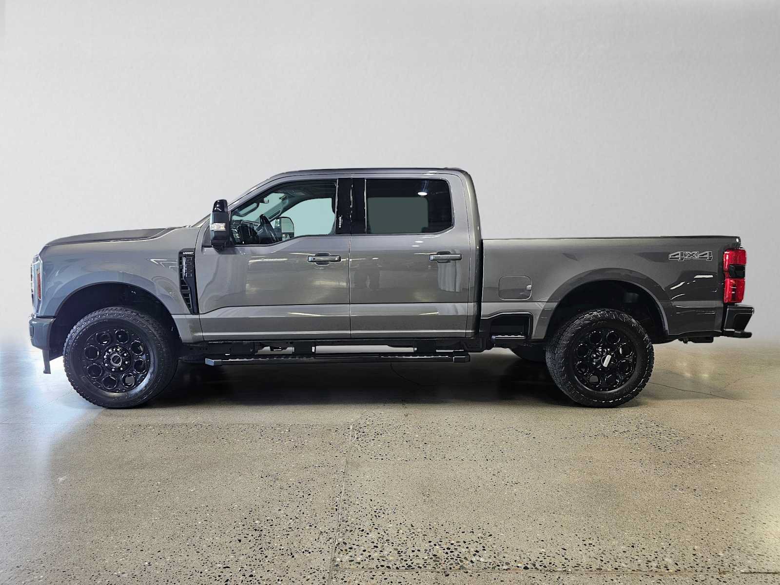Used 2024 Ford F250 Lariat w/ Black Appearance Package AWD/4WD image 6