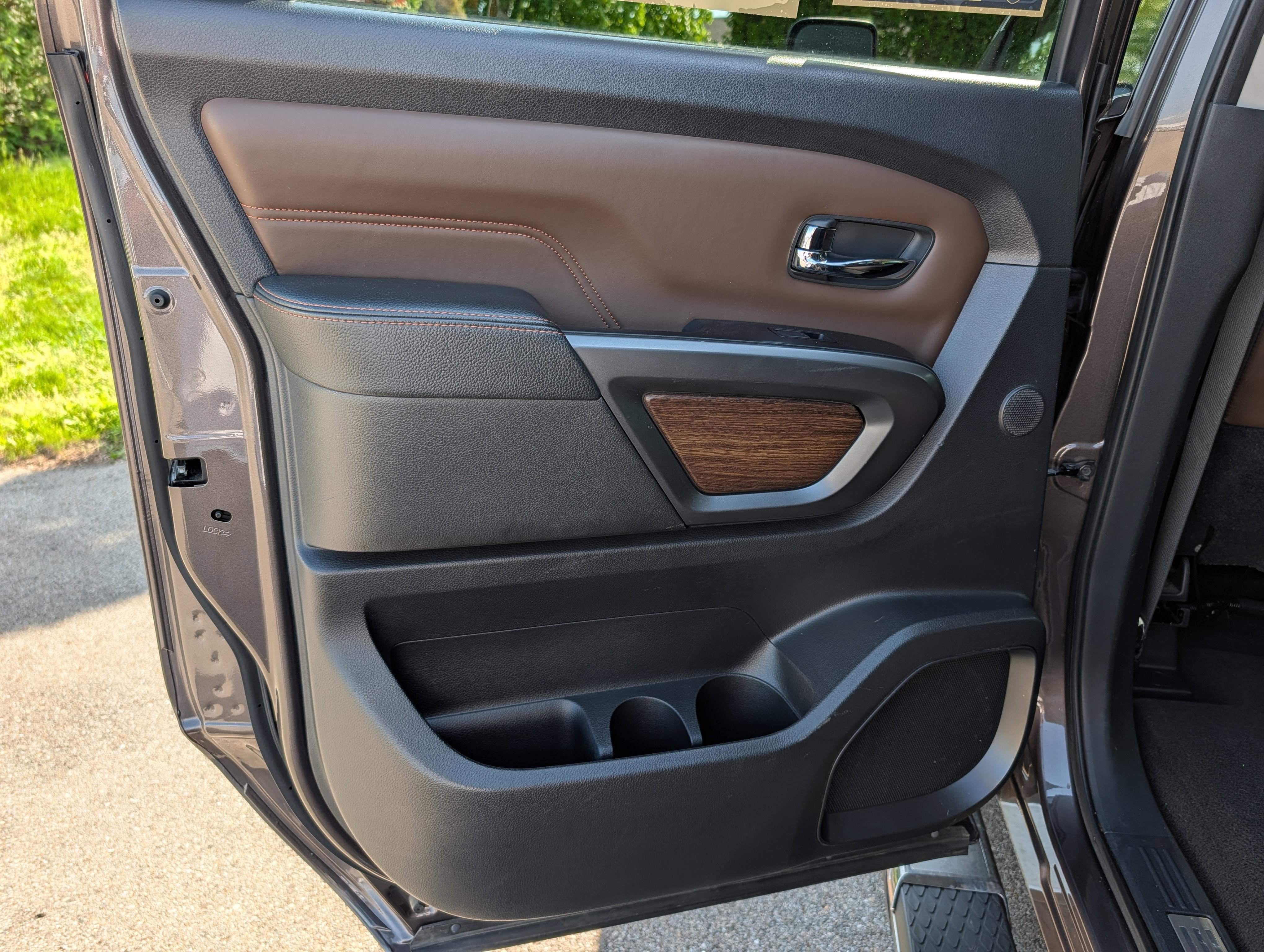 Used 2016 Nissan Titan Platinum Reserve AWD/4WD image 32