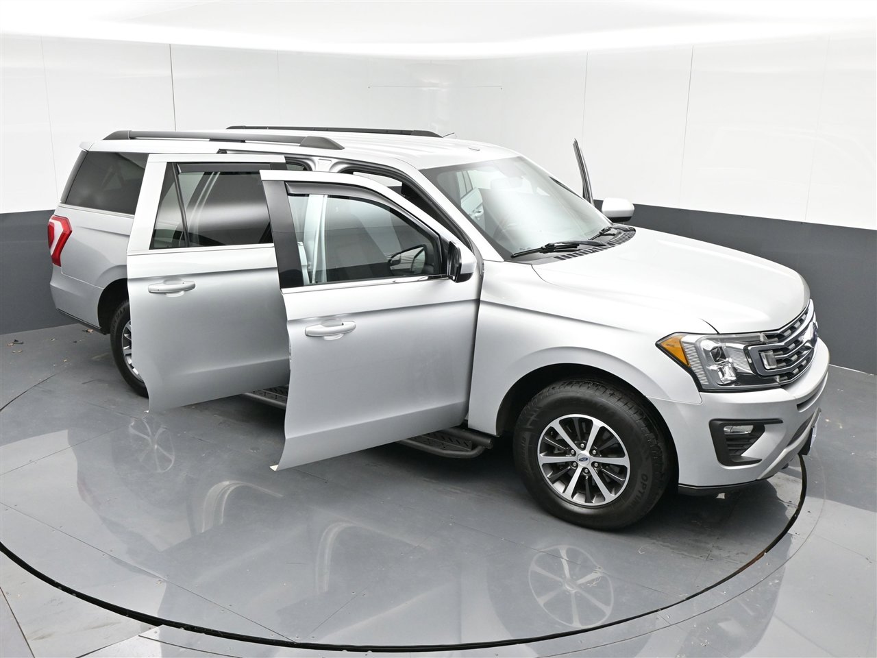 Used 2019 Ford Expedition Max XLT image 38