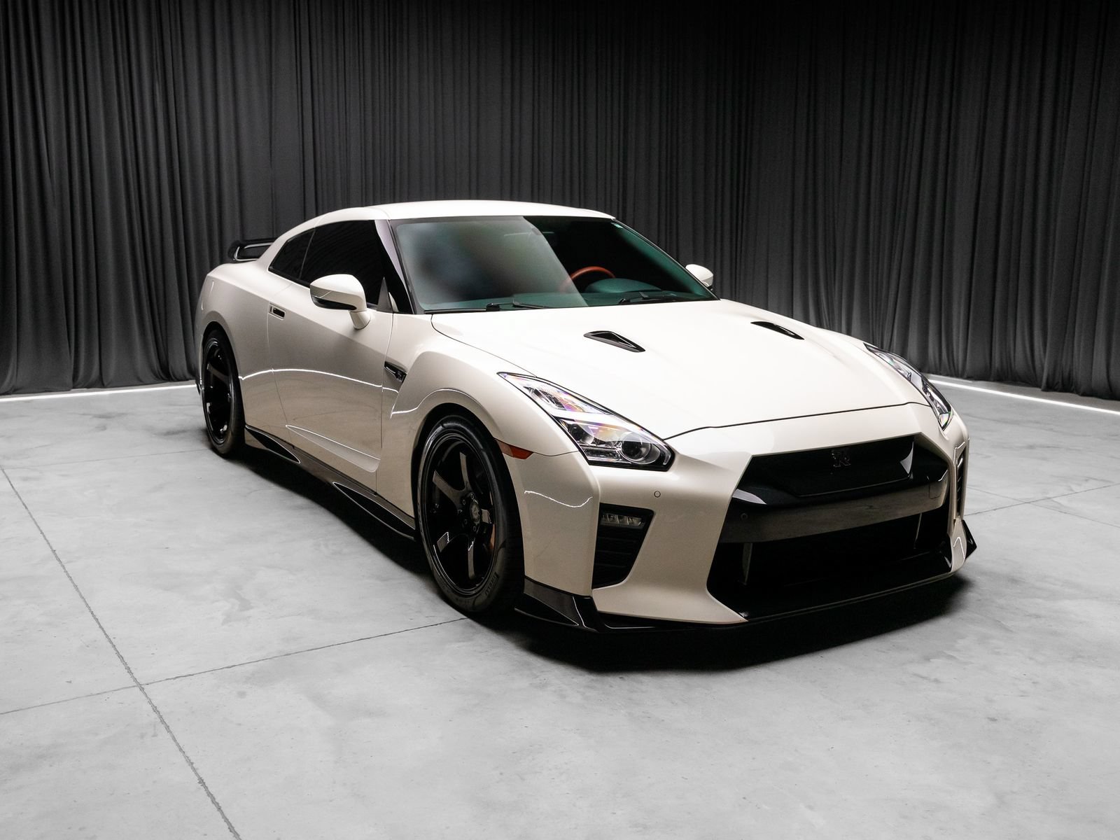 Used 2021 Nissan GT-R Premium AWD/4WD image 2