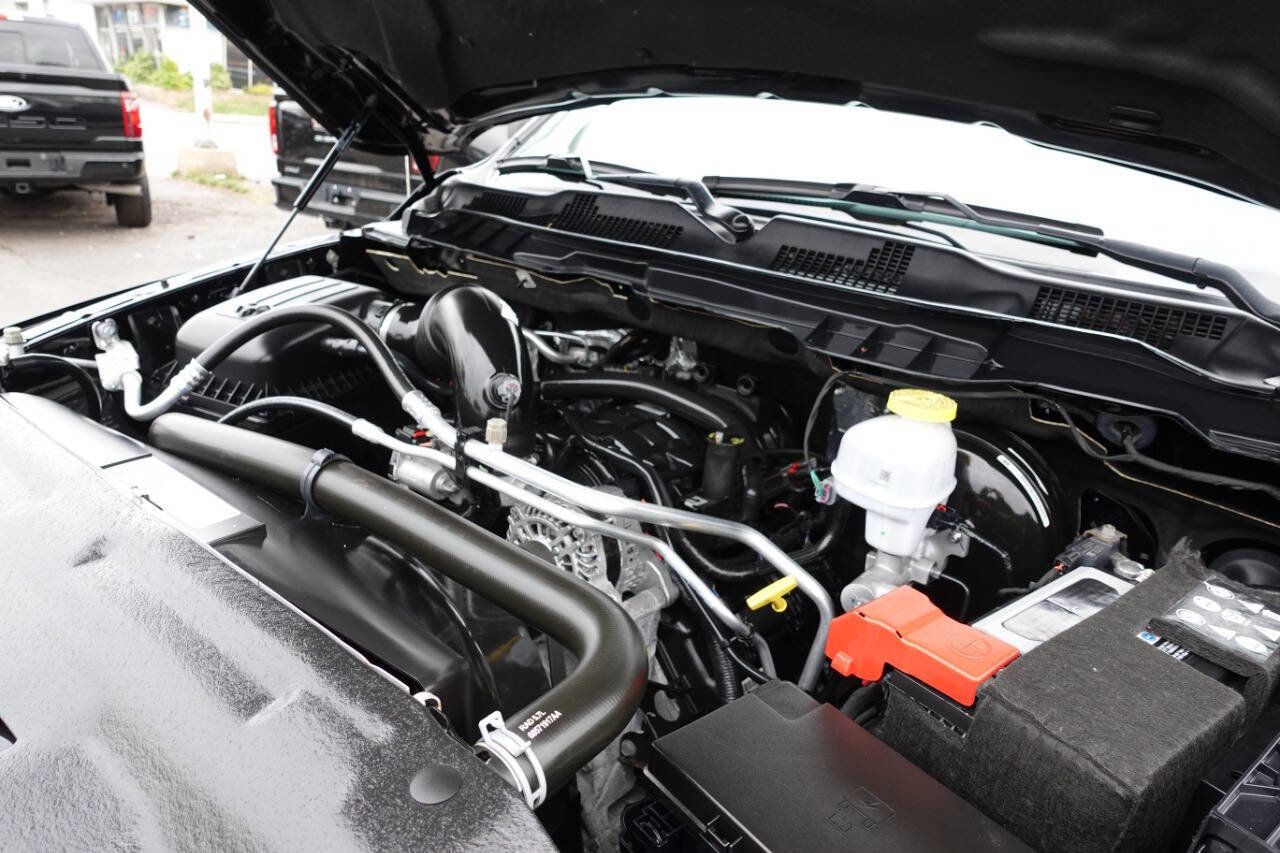 Used 2023 RAM 1500 Classic SLT w/ Electronics Convenience Group AWD/4WD image 61